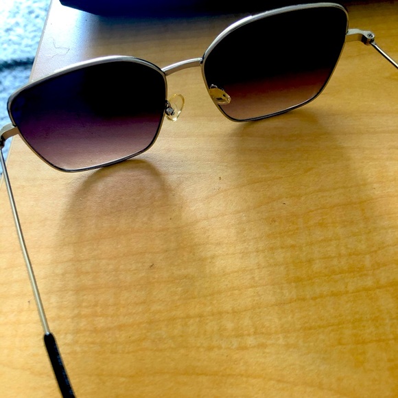 Jones New York Fashion sunglasses - Picture 2 of 4